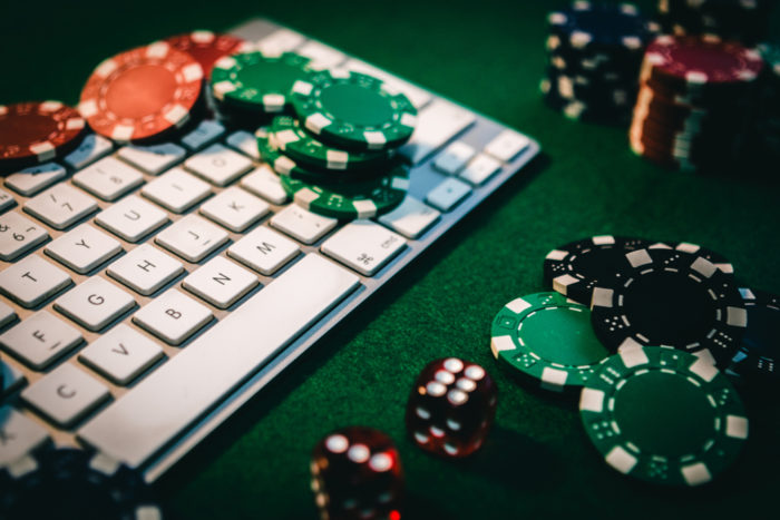 Important benefits of playing poker online game